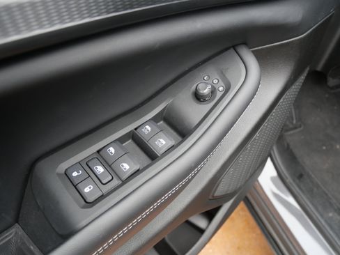 Used 2025 Jeep Grand Cherokee L Altitude image 7