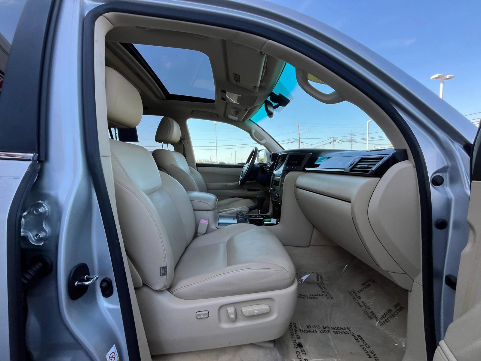 Used 2011 Lexus LX 570 4WD w/ Luxury Pkg image 30