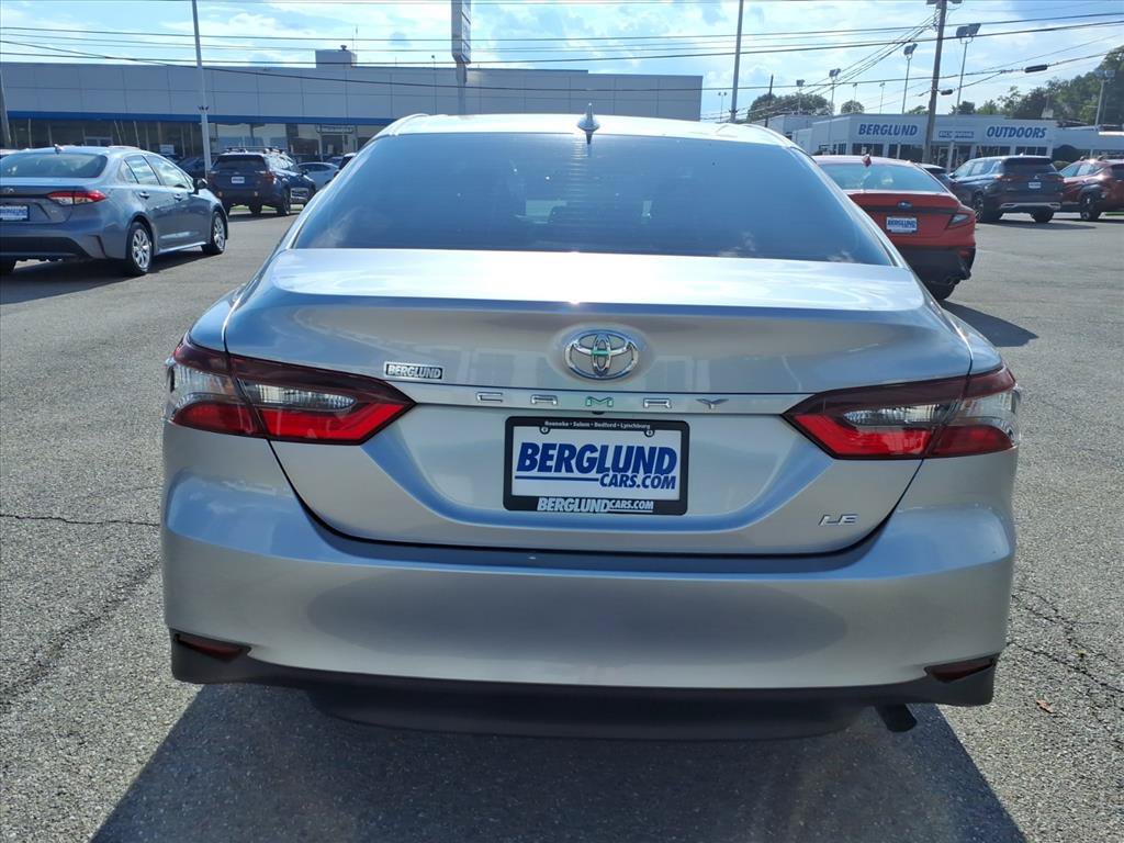 Used 2024 Toyota Camry LE FWD image 5