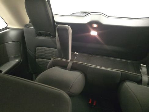 Used 2025 Nissan Pathfinder SV FWD image 19