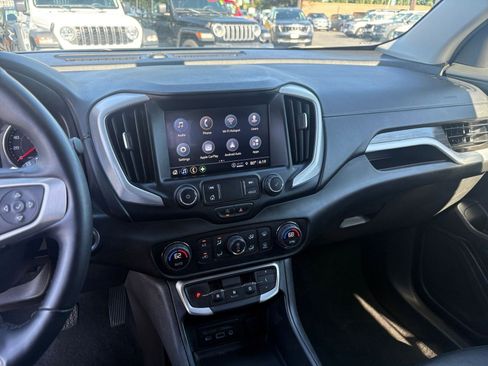 Used 2024 GMC Terrain SLT AWD/4WD image 17