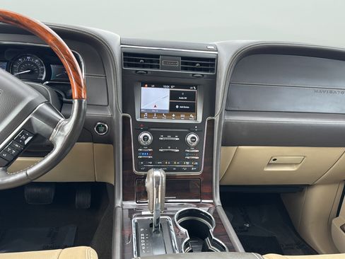 Used 2017 Lincoln Navigator Reserve AWD/4WD image 15