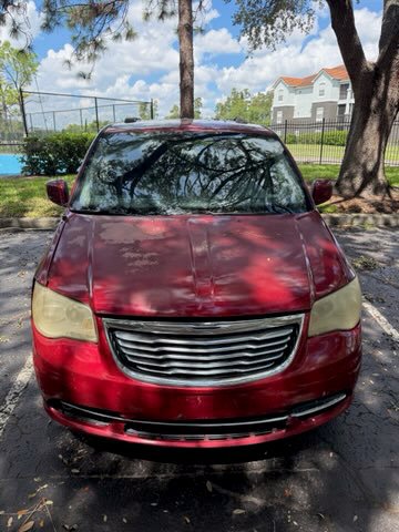 Used 2014 Chrysler Town & Country Touring FWD image 1