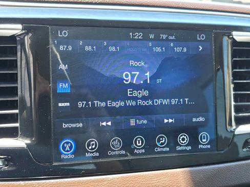 Used 2017 Chrysler Pacifica Touring-L FWD image 25