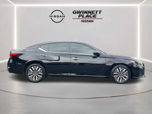 Certified 2024 Nissan Altima 2.5 SV w/ SV Premium Package FWD image 26