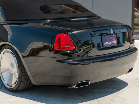 Used 2019 Rolls-Royce Dawn RWD image 55