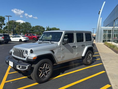 Used 2024 Jeep Wrangler Unlimited Sahara w/ Technology Group AWD/4WD image 6