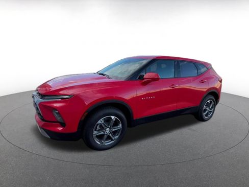 Used 2025 Chevrolet Blazer LT FWD image 6