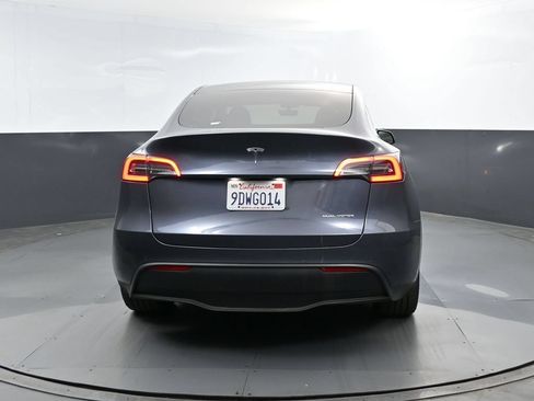 Used 2023 Tesla Model Y Long Range AWD/4WD image 23