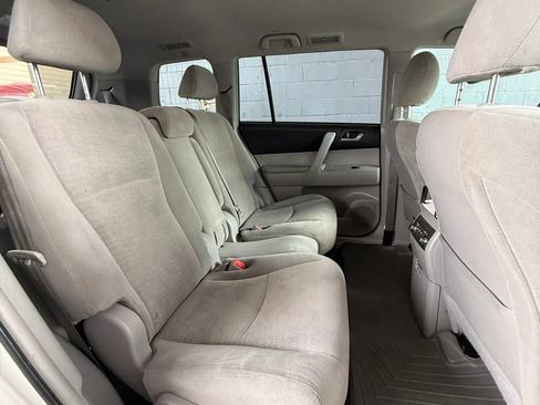 Used 2013 Toyota Highlander Plus AWD/4WD image 19