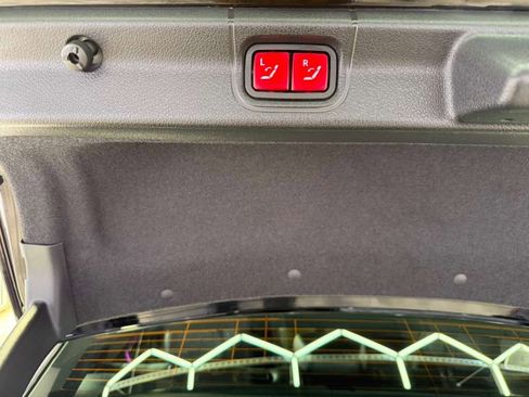 Used 2023 Mercedes-Benz EQE 500 4MATIC Sedan image 46