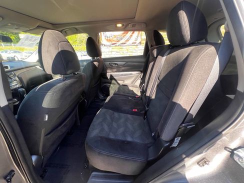 Used 2015 Nissan Rogue SV w/ SV Moonroof Package image 15