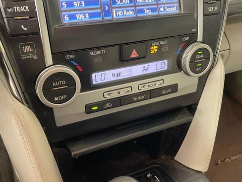 Used 2012 Toyota Camry XLE w/ Leather Pkg FWD image 8