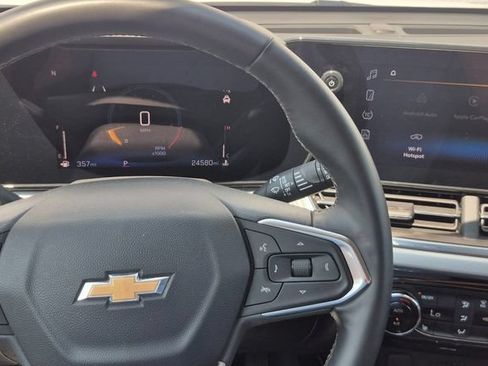 Used 2025 Chevrolet Trax LT w/ LT Convenience Package FWD image 11