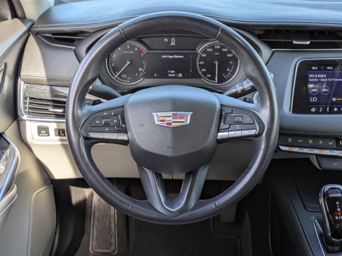 Used 2023 Cadillac XT4 Premium Luxury image 21