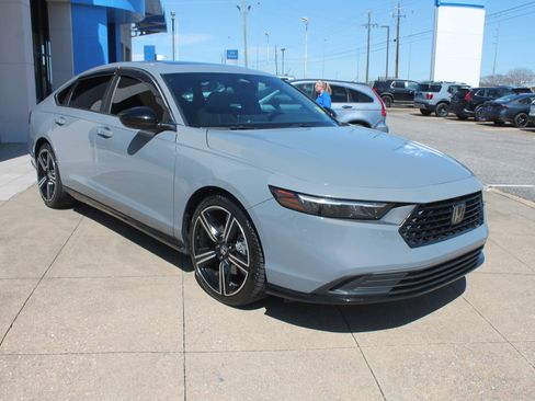 Used 2023 Honda Accord Sport image 1