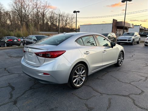 Used 2018 MAZDA MAZDA3 Touring image 5
