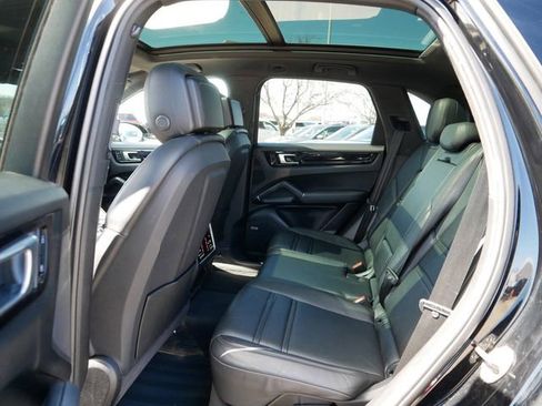 Used 2020 Porsche Cayenne AWD/4WD image 17
