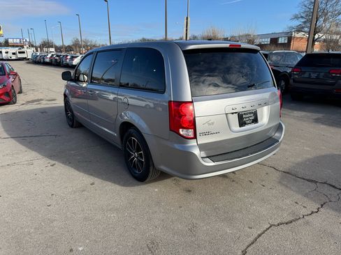Used 2017 Dodge Grand Caravan SE image 5