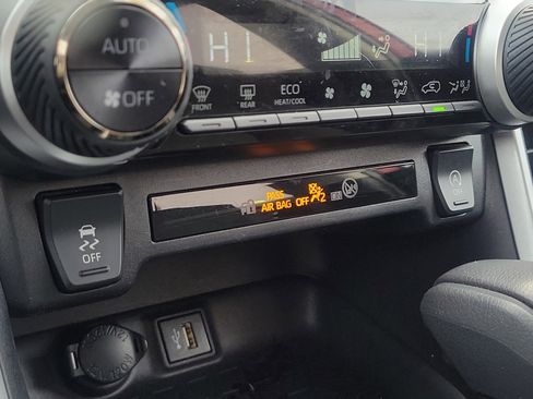 Used 2023 Toyota RAV4 XLE image 28