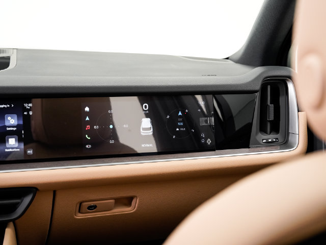 Certified 2026 Porsche Cayenne AWD/4WD image 21