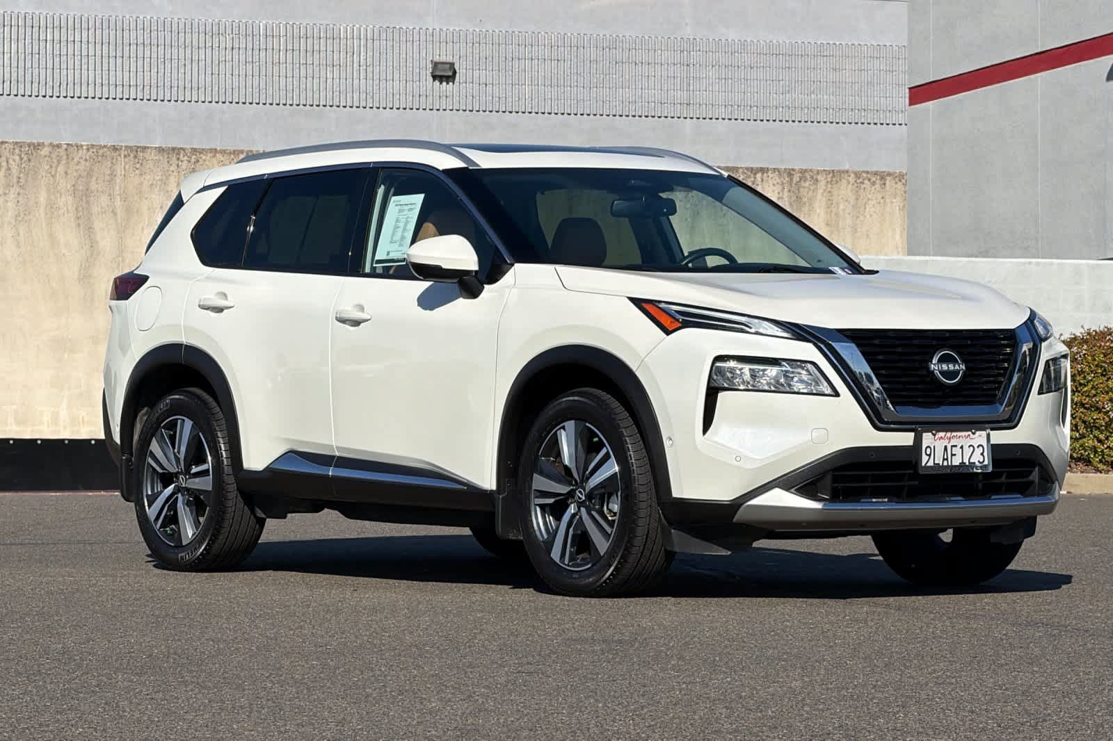Used 2023 Nissan Rogue Platinum w/ Platinum Premium Package FWD image 5