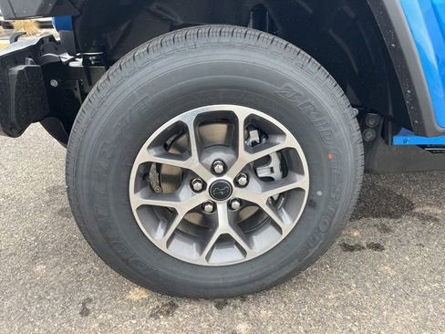 New 2026 Jeep Gladiator Sport image 9