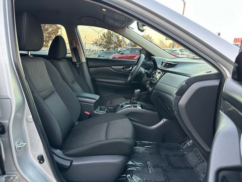 Used 2017 Nissan Rogue SV image 10