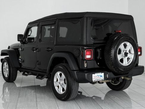 Used 2018 Jeep Wrangler Unlimited Sport S image 8