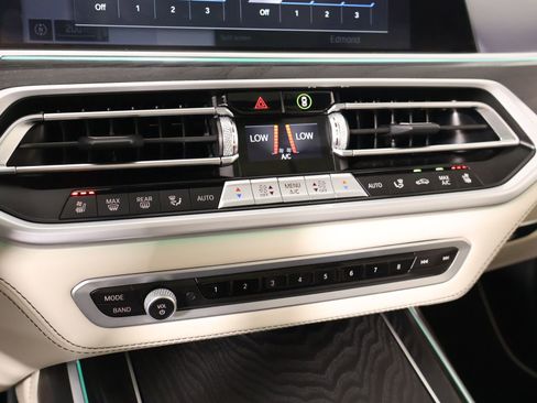 Used 2022 BMW X7 M50i AWD/4WD image 8