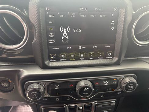 Used 2021 Jeep Wrangler Unlimited Sahara AWD/4WD image 22