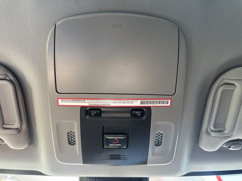 Certified 2020 Toyota Camry SE image 34