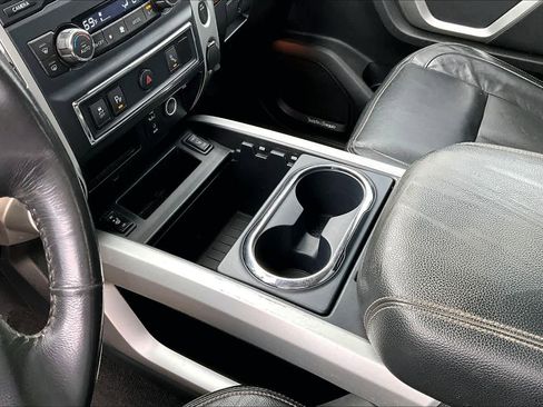 Used 2017 Nissan Titan SL image 14