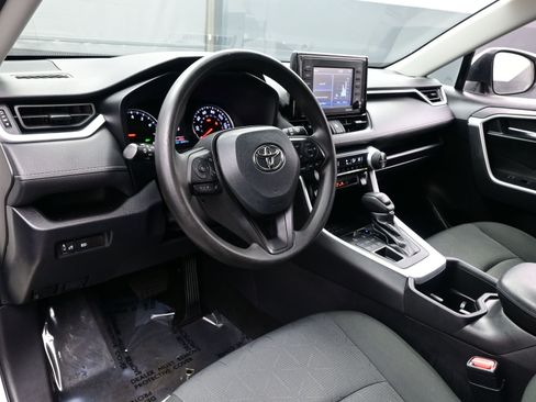 Used 2022 Toyota RAV4 XLE image 13