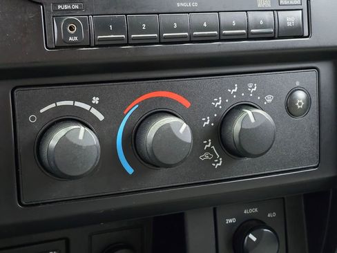 Used 2006 Dodge Dakota ST image 28