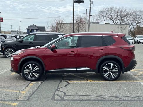 Used 2022 Nissan Rogue SL w/ SL Premium Package image 2