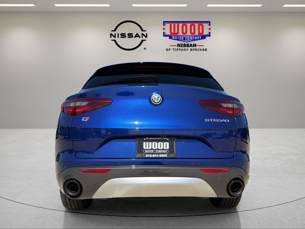 Used 2022 Alfa Romeo Stelvio Ti AWD/4WD image 6