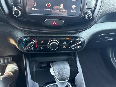 Certified 2025 Kia Soul LX w/ LX Technology Package FWD image 21