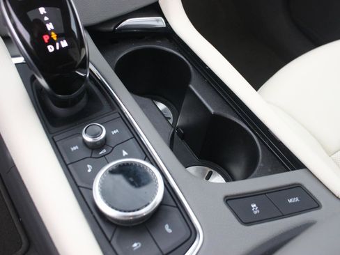 Used 2020 Cadillac XT6 Premium Luxury image 22