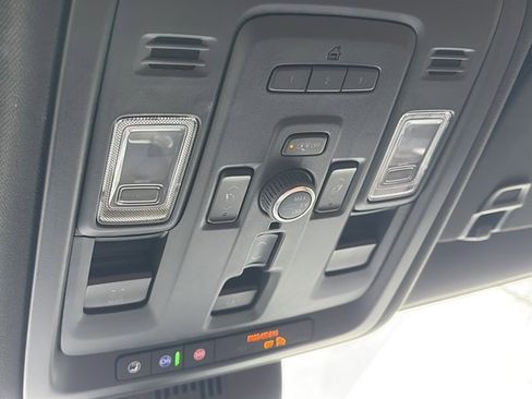 Used 2023 GMC Yukon XL Denali Ultimate image 25