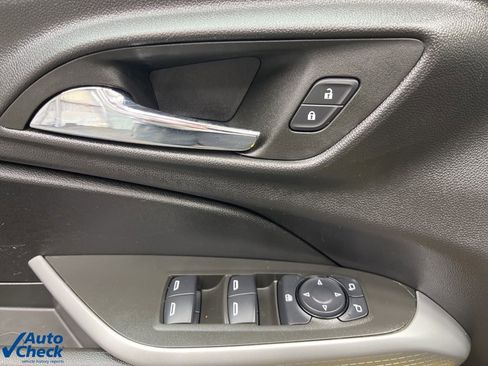 Used 2024 Chevrolet Trax RS w/ Driver Confidence Package image 29