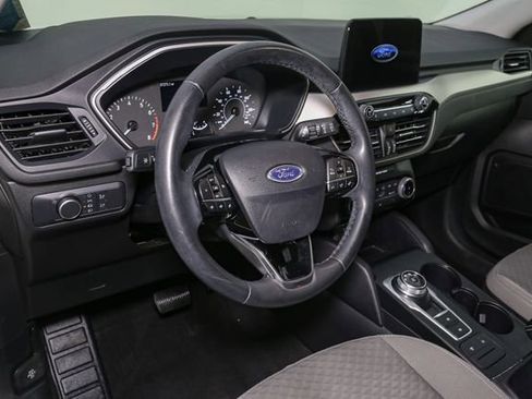 Used 2022 Ford Escape SE w/ Cold Weather Package FWD image 18