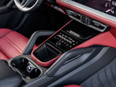 Certified 2026 Porsche Cayenne E-Hybrid Coupe AWD/4WD image 30
