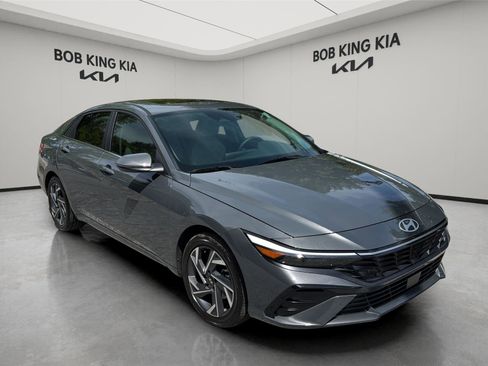 Used 2025 Hyundai Elantra Limited image 7
