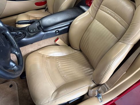 Used 2004 Chevrolet Corvette Convertible w/ Preferred Equipment Group image 46