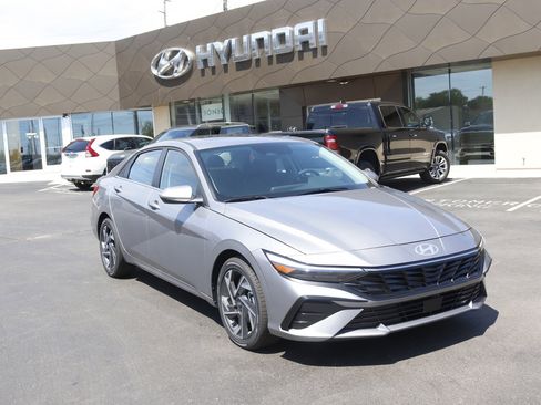 New 2025 Hyundai Elantra Limited image 1