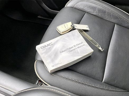 Used 2021 GMC Yukon XL SLT image 35