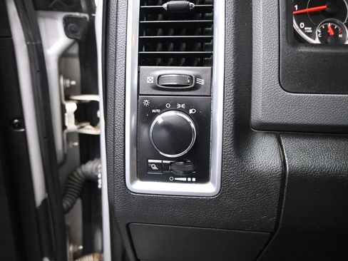 Used 2018 RAM 1500 Classic SLT RWD image 11