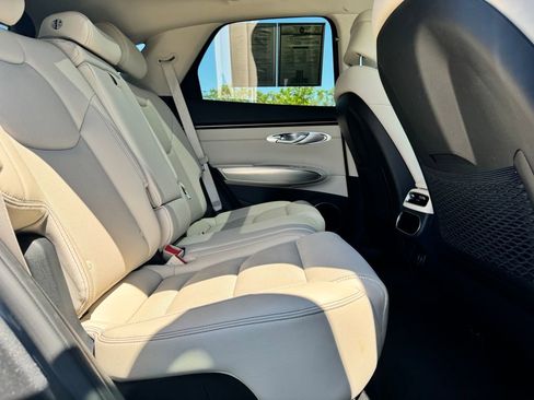Used 2023 Genesis GV70 2.5T w/ Select Package AWD/4WD image 14
