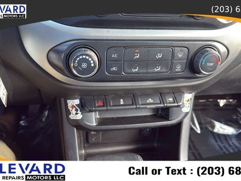 Used 2016 Chevrolet Colorado LT w/ LT Convenience Package AWD/4WD image 13